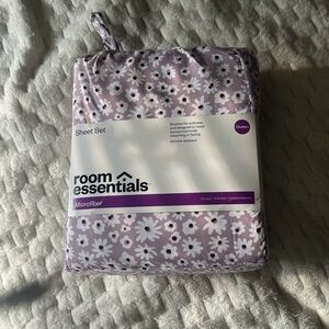 Room Essentials Lavender Daisy Sheet Set